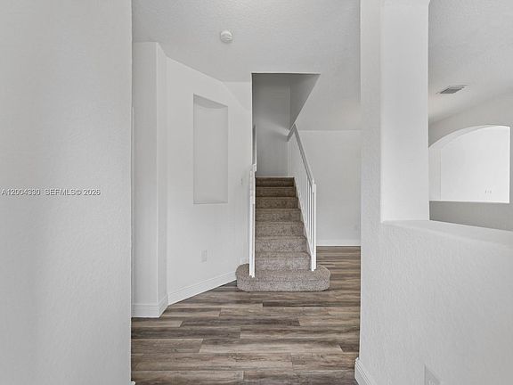 4th image of 1442 SE 26th Ave