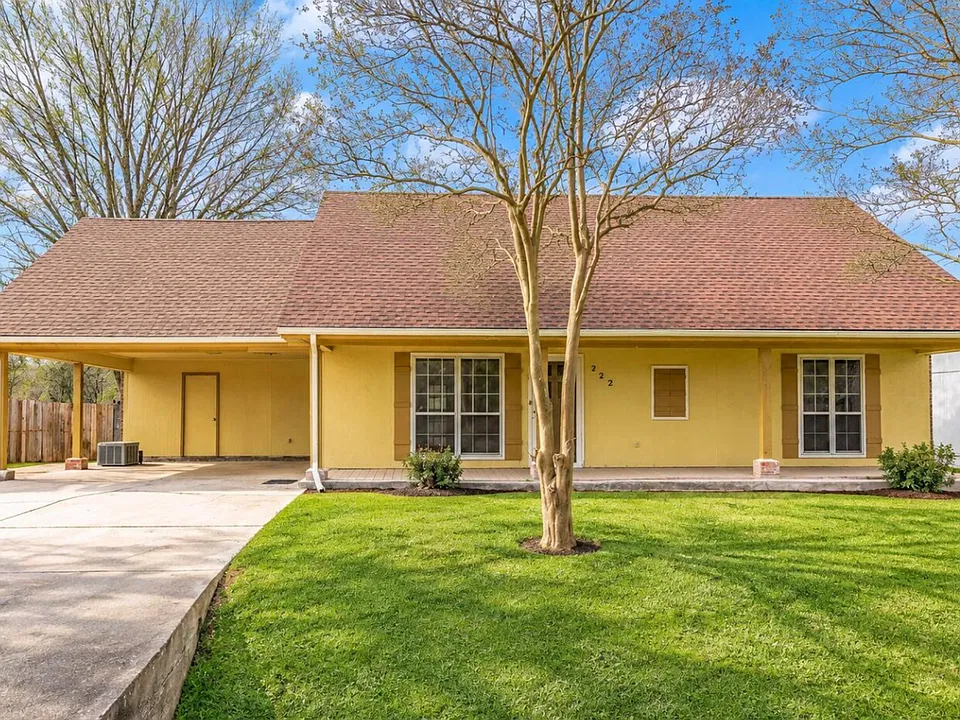 222 Winsor Dr