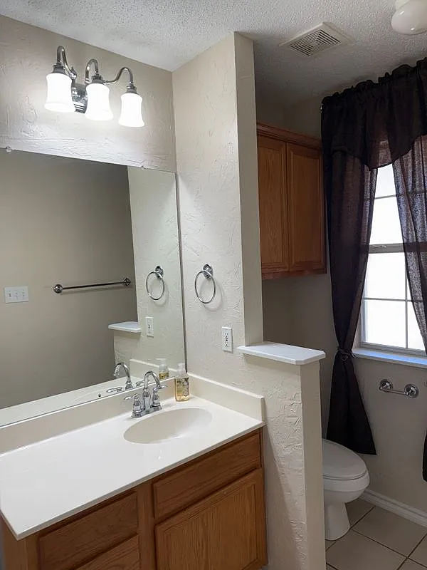 3 bed, 2.0 bath, 1500 sqft, $2,000 — Photo 2