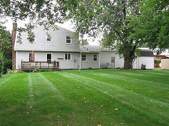 2nd image of 40 Horseshoe Ln S
