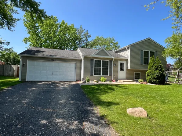 1925 Castle Pines Cir, Elgin, IL 60123