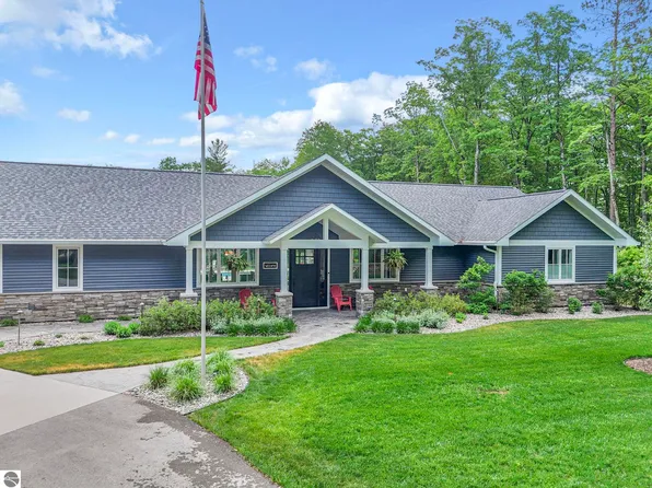 586 Starflower Ln, Traverse City, MI 49696