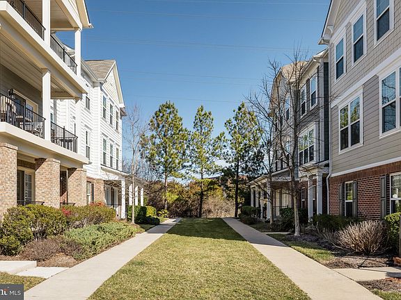 4th image of 139 Anthem Ave