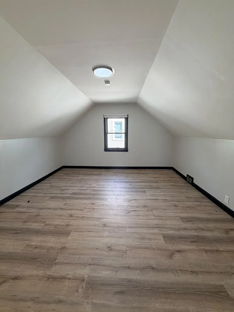 3 bed, 1116 sqft, $2,022 — Photo 4