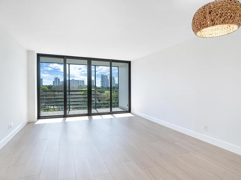 20400 W Country Club Dr #610 — Photo 5