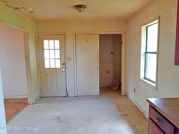 3rd image of 802 Gentle Ben Ave