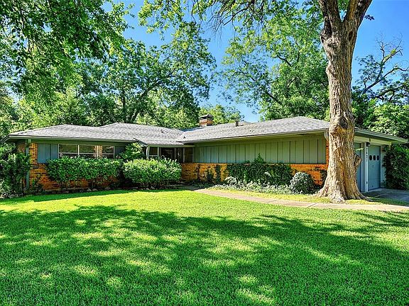 3rd image of 2621 Yorkshire Dr