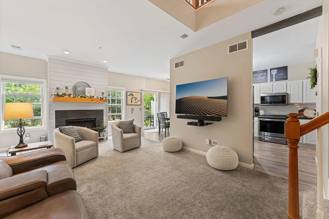 2 bed, 2.5 bath, 1612 sqft, $2,100 — Photo 1