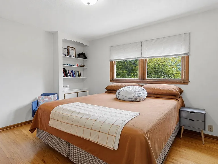 3308 Roosevelt Ct NE — Photo 4
