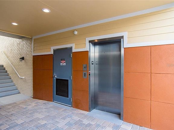 3rd image of 3300 Oak St NE APT 202