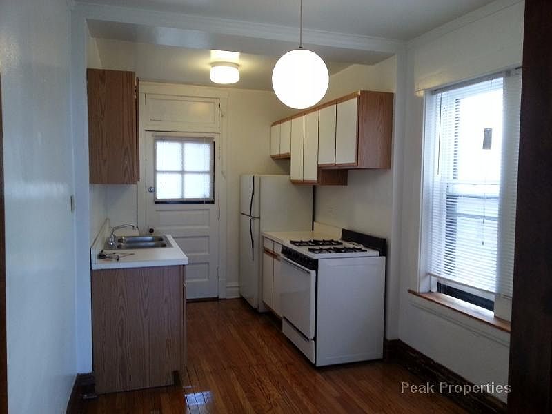 2nd image of 1206 W Altgeld St