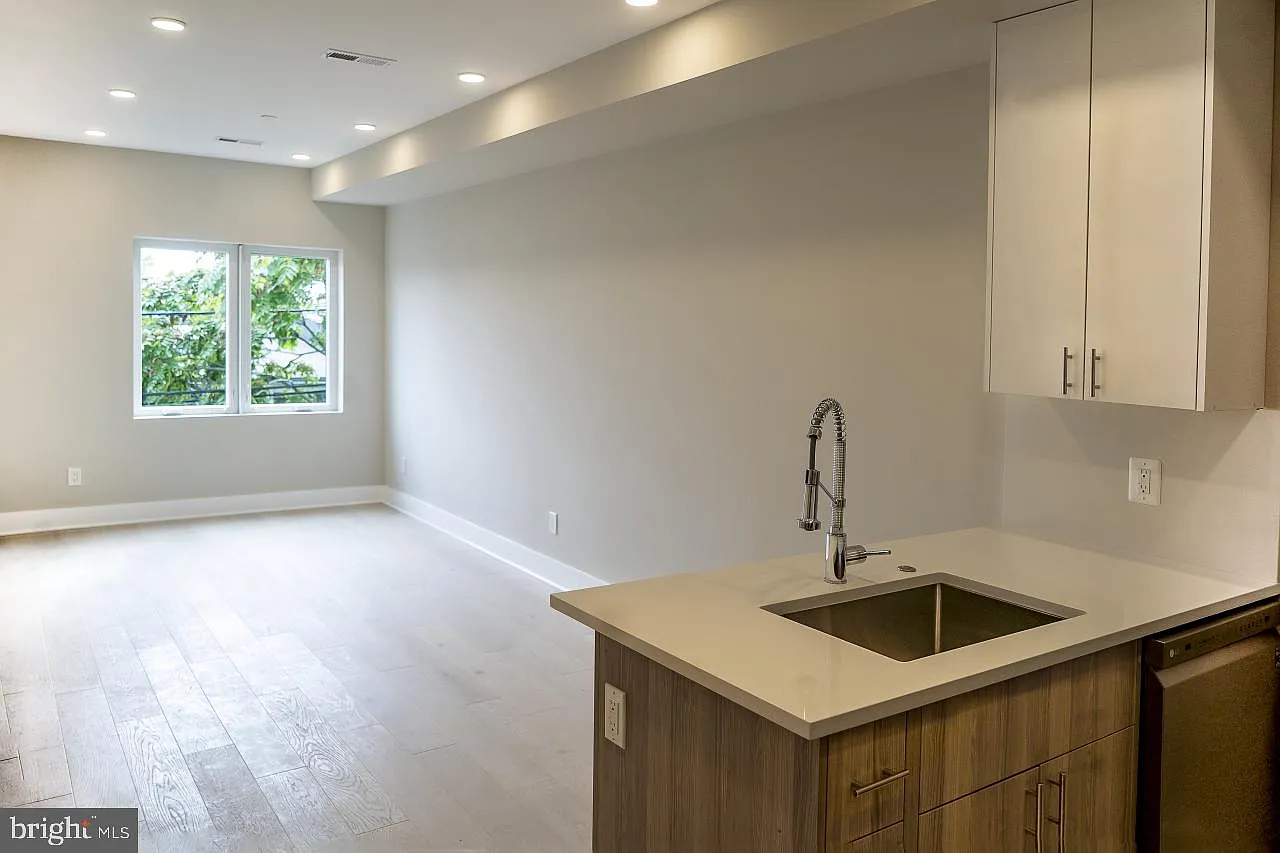 2 bed, 1000 sqft, $2,500 — Photo 4