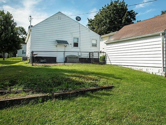 5th image of 1711 Bertch Ave