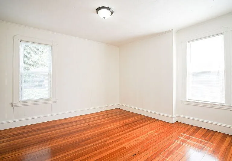11-13 Newman St #3 — Photo 14