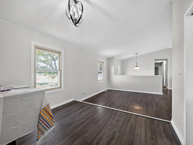 6611 Textile Rd — Photo 36