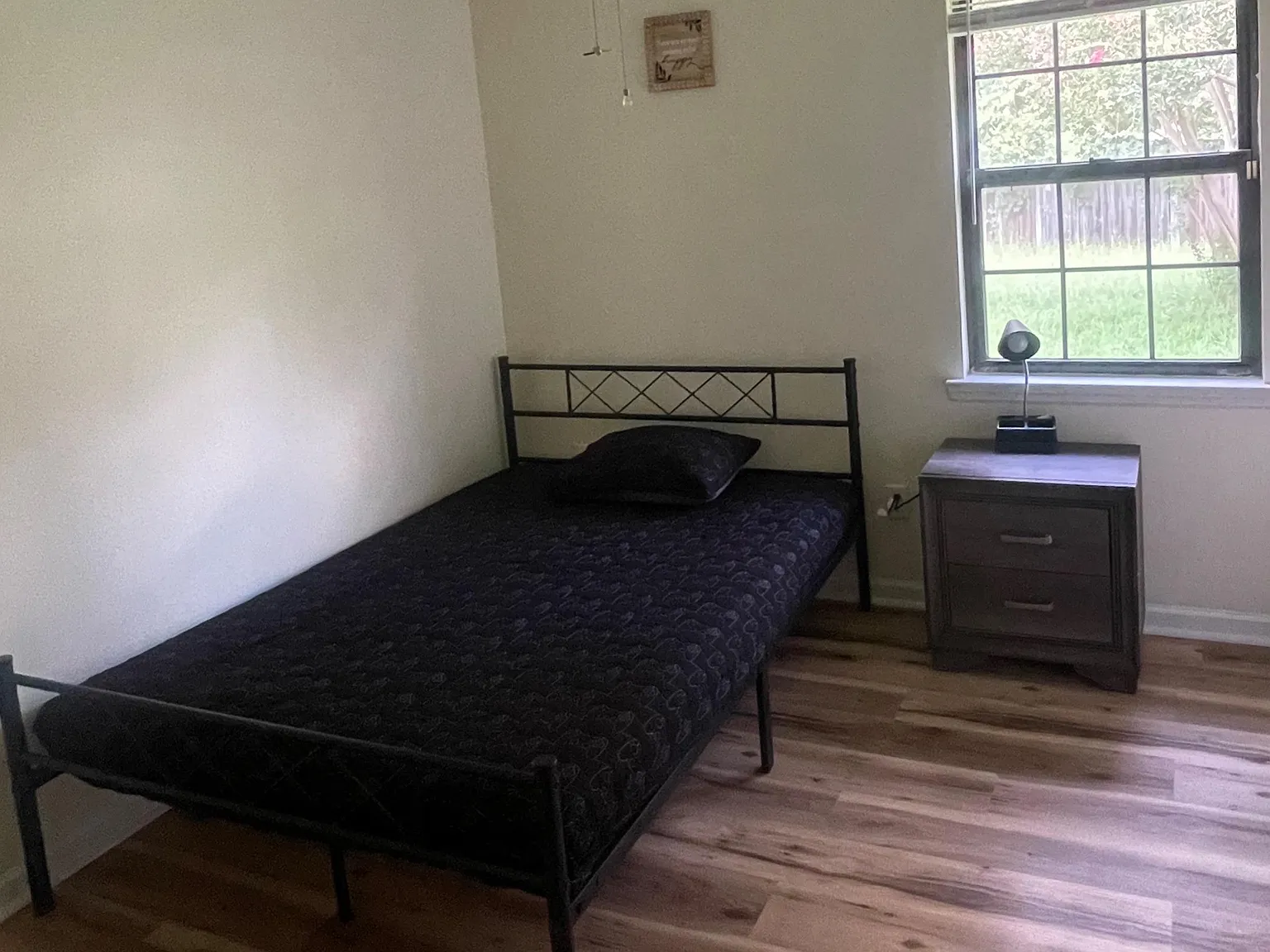 2 bed, 1.0 bath, 1772 sqft, $910 — Photo 2
