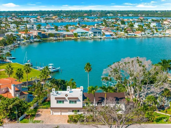 16895 1st St E, North Redington Beach, FL 33708