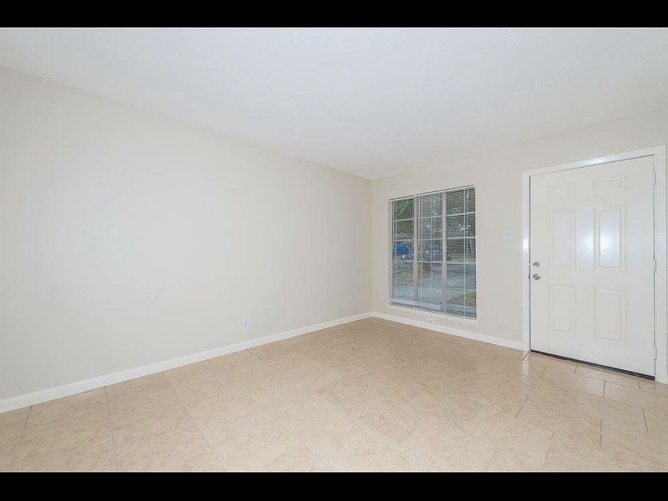 1st image of 5326 La Cresenta St