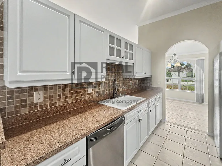 2117 NE 40th St — Photo 13
