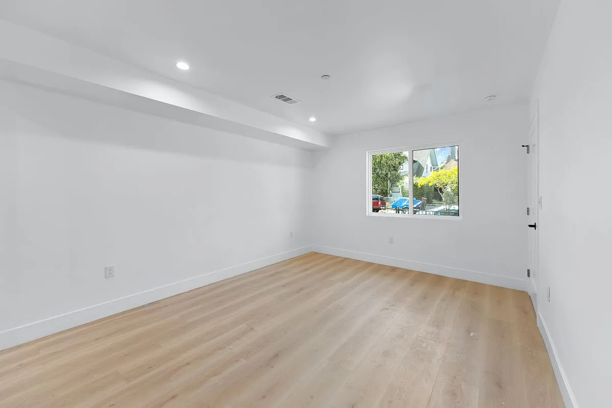 4 bed, 4.0 bath, 1600 sqft, $4,100 — Photo 4