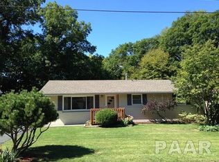 135 Field Grove Ct, East Peoria, IL 61611