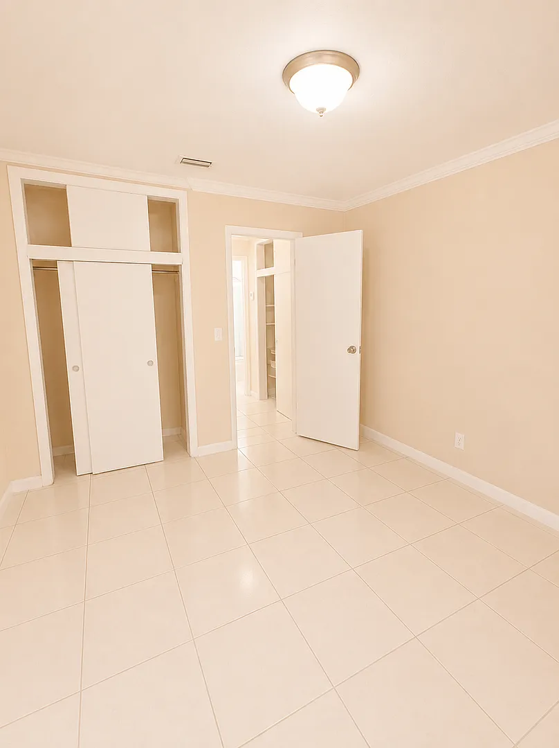 3609 POLK ST — Photo 4