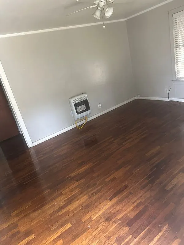 2 bed, 1.0 bath, 884 sqft, $700 — Photo 2