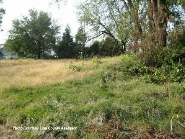 1247 Hazel Dr NE, Cedar Rapids, IA 52402