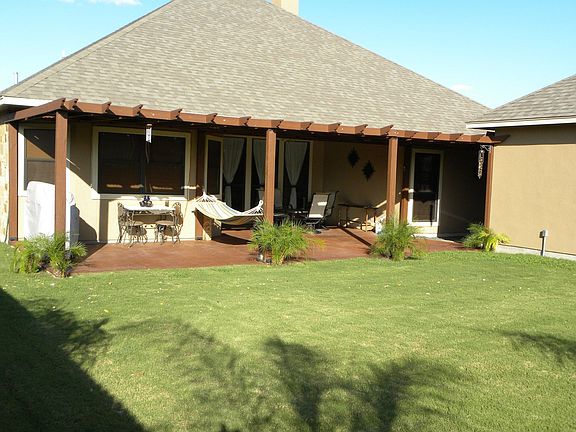 Covered Patio/Back Yard