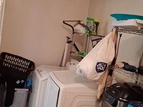 4th image of 9918 Overton Rd