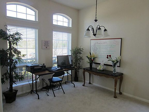Formal dining functioning as study.
