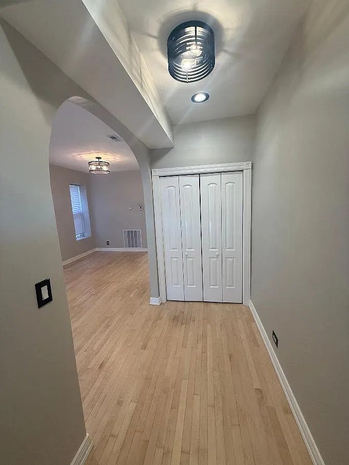 2 bed, 1100 sqft, $2,150 — Photo 2