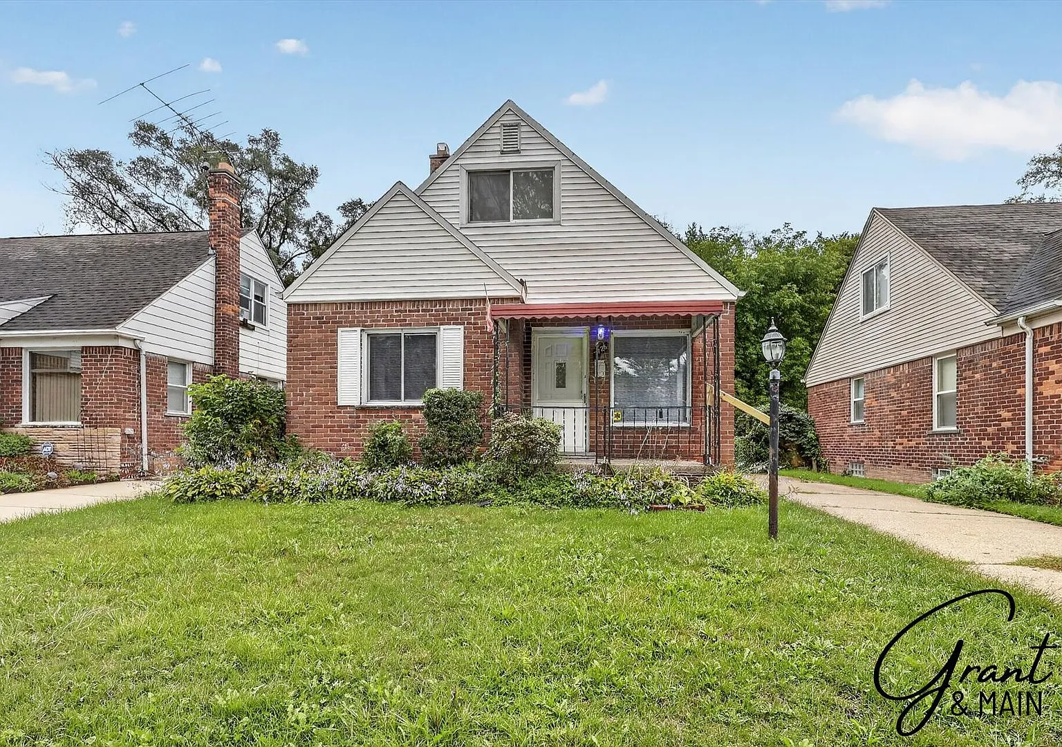 3 Bedroom Brick Bungalow - $1,350 — Photo 1