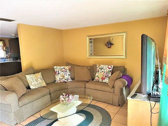 5th image of 812 E Bougainvillea Ave