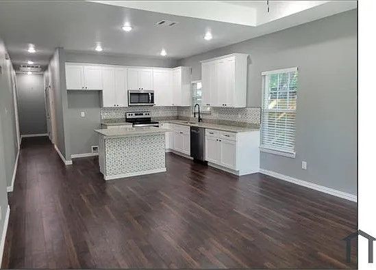 3 bed, 1800 sqft, $2,300 — Photo 3