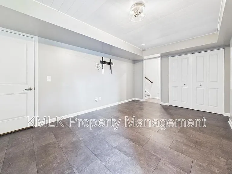 4037 N Steels Cir — Photo 52