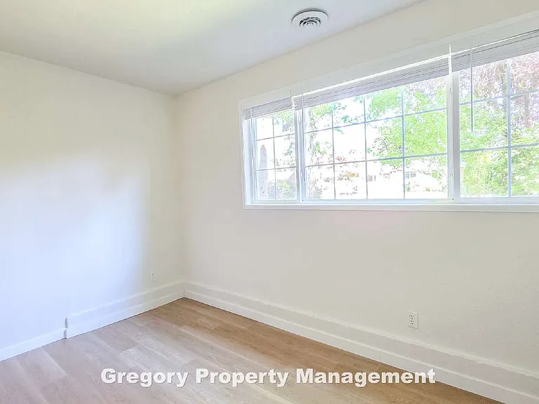 622 204th St SE — Photo 31