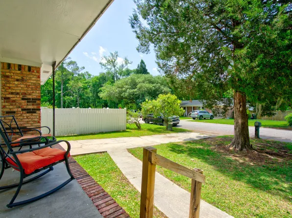 7 Azalea Ct, Goose Creek, SC 29445