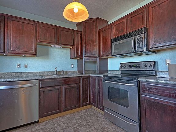 5th image of 640 5th St