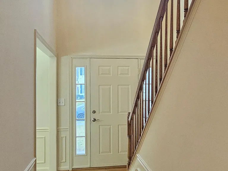 2822 Slingerland Dr — Photo 2
