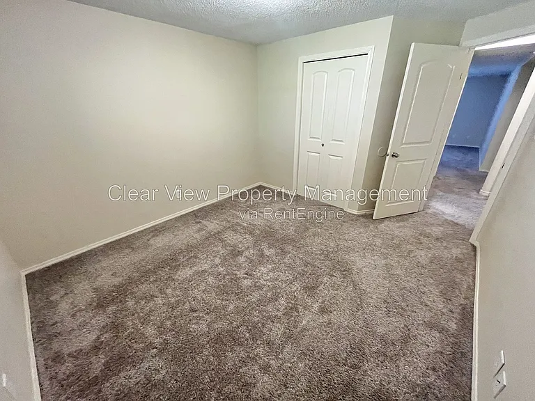 14 Princeton Cres W — Photo 21