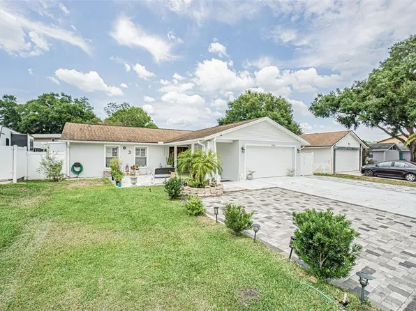 7520 Clearview Dr, Tampa, FL 33634