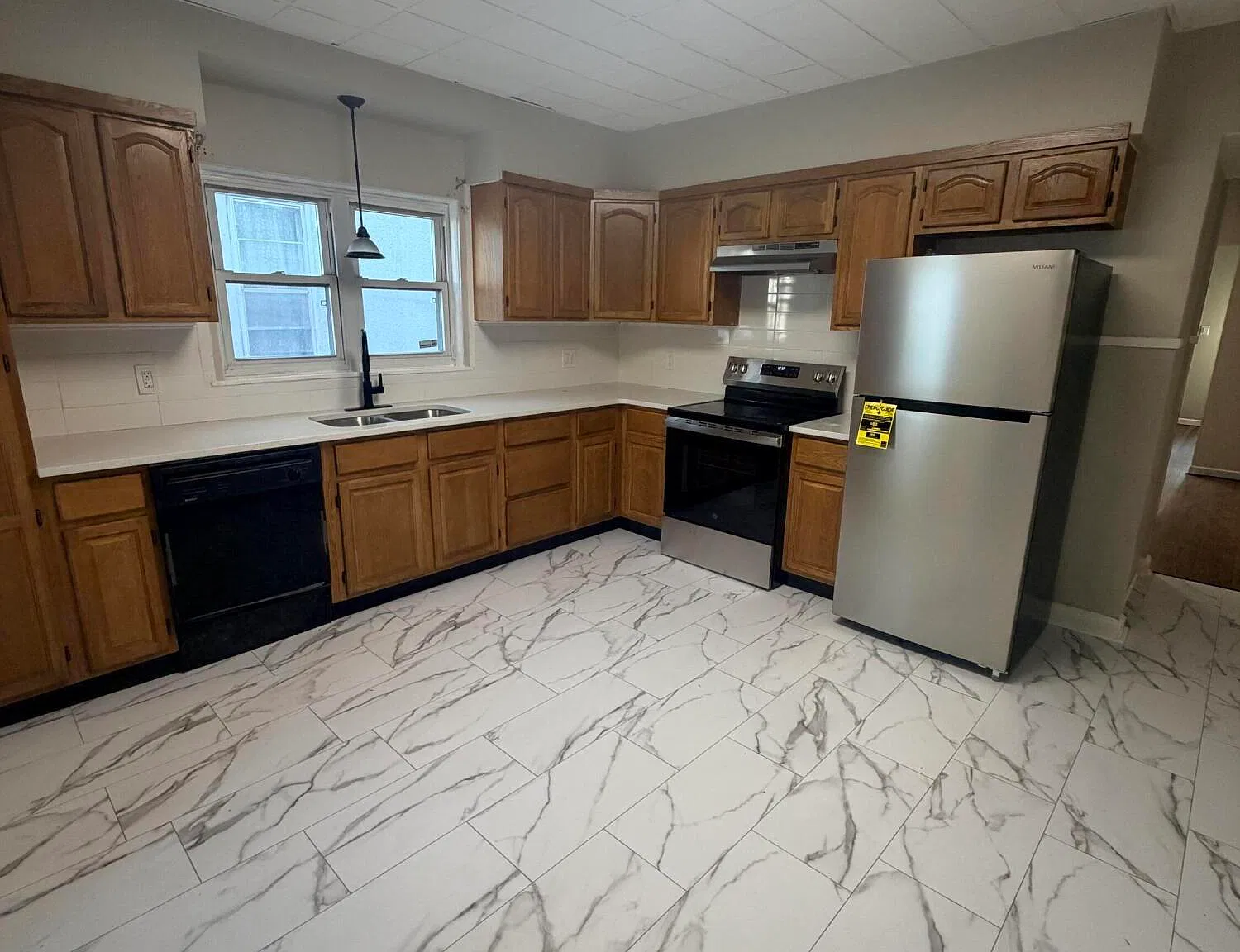 3 bed, 1.5 bath, 1200 sqft, $1,375 — Photo 2