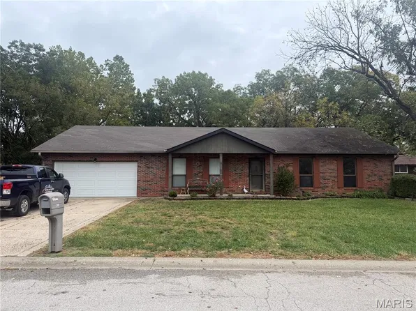 312 Flagstone Dr, Belleville, IL 62221