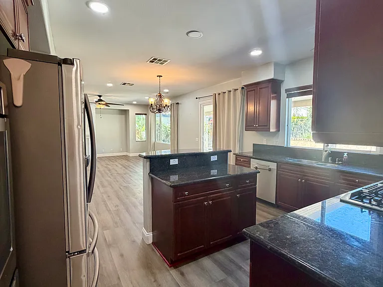 37121 Edgemont Dr — Photo 14
