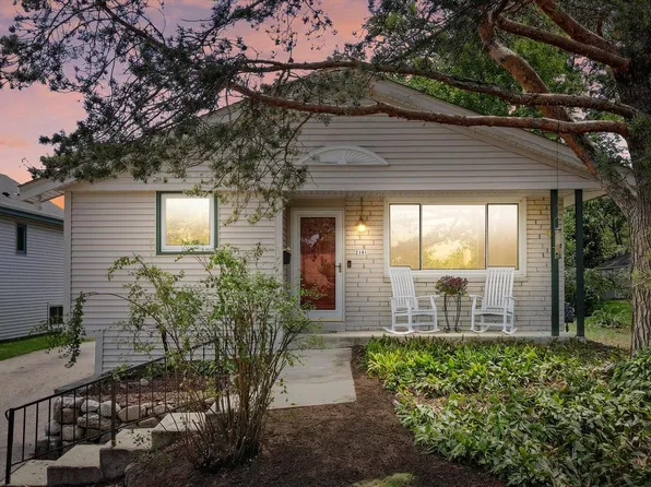 2101 Easy STREET, Waukesha, WI 53188