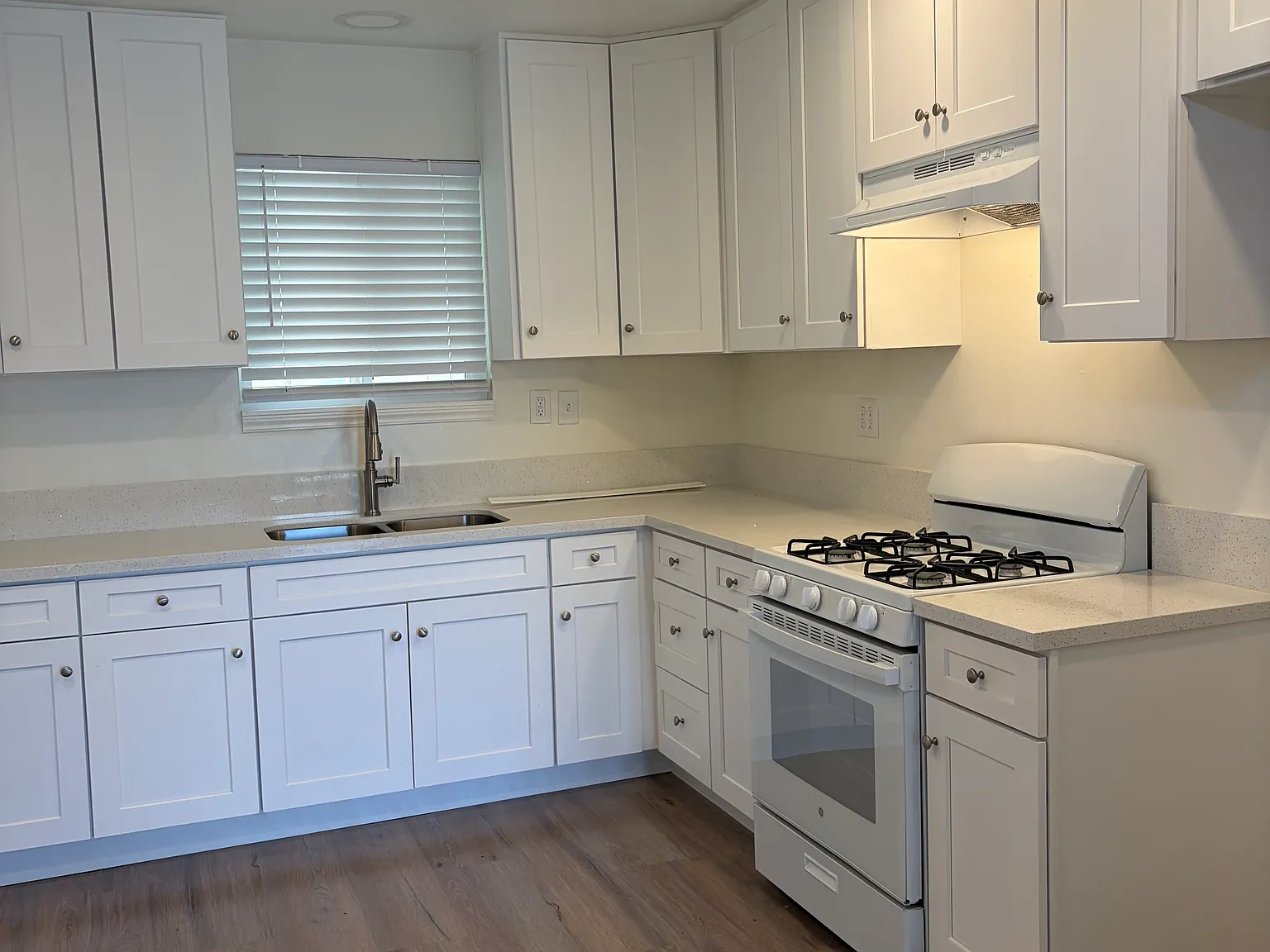 2 bed, $2,325 — Photo 4