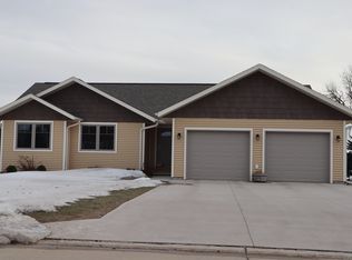 607 E 2nd St, Sanborn, IA 51248