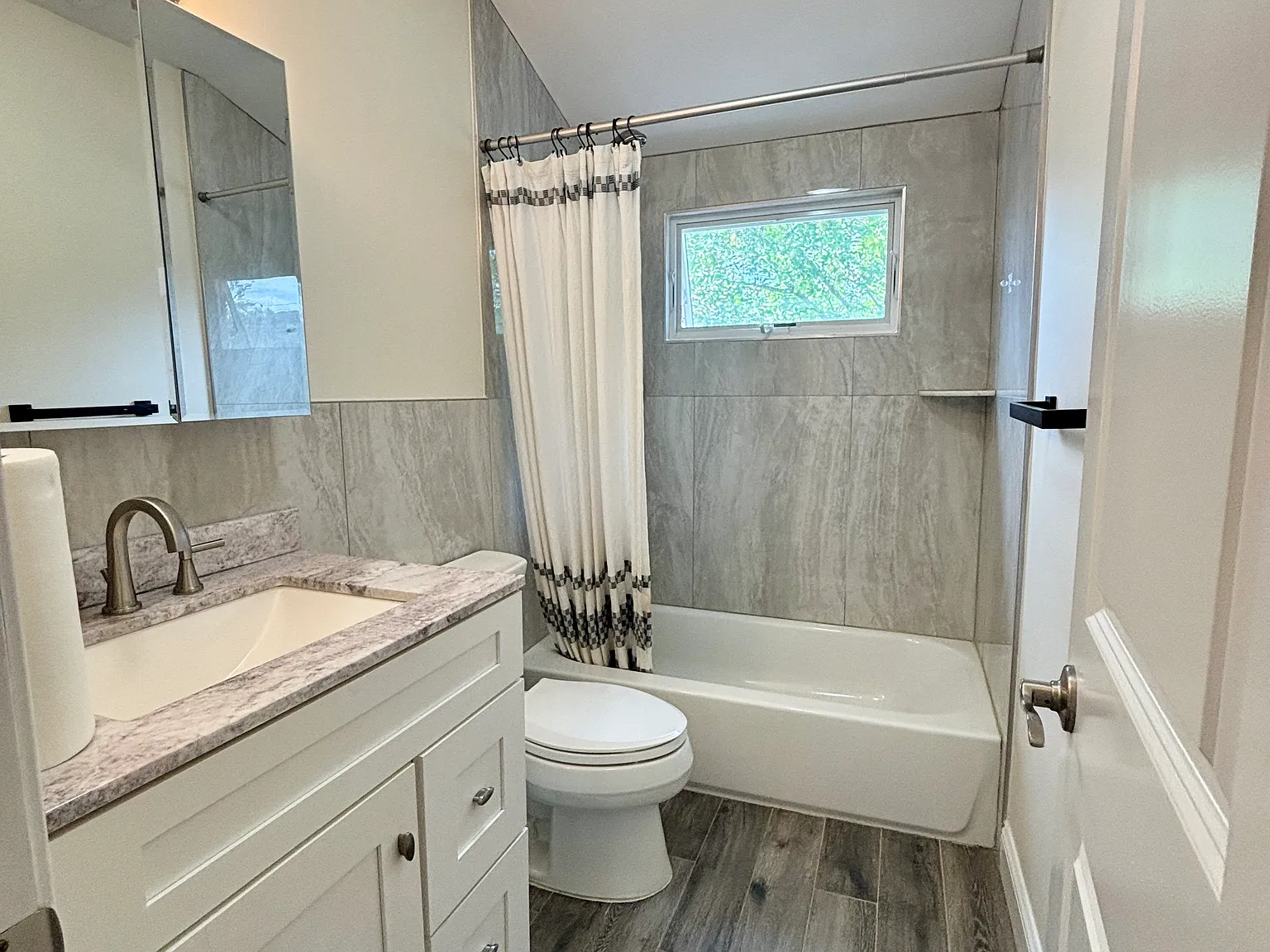 3 bed, 1414 sqft, $3,000 — Photo 3