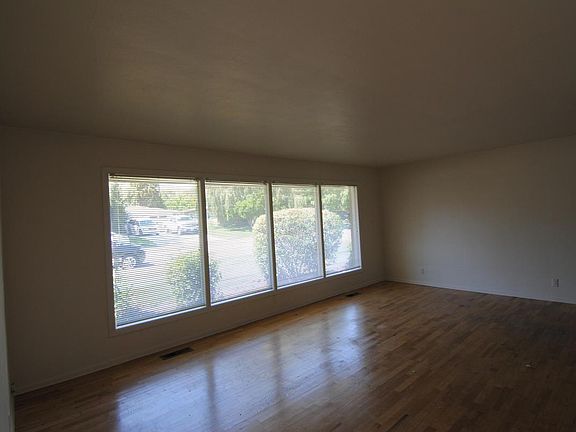 2nd image of 605 Marian Ave